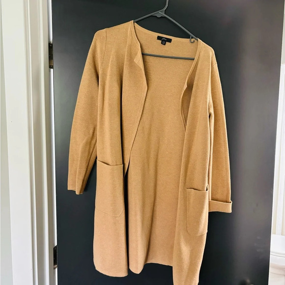 Elegant Beige Women's Sweater - Picture 2 of 6